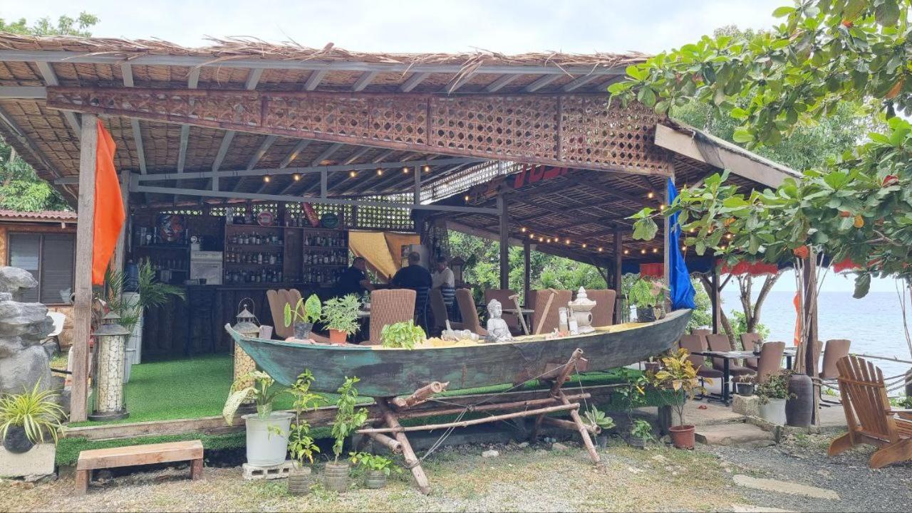 Готель Jush Native And Glamping Dauis Екстер'єр фото