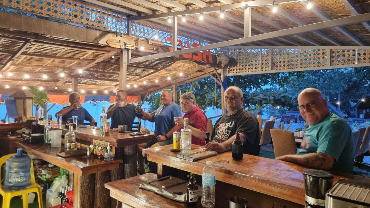 Готель Jush Native And Glamping Dauis Екстер'єр фото