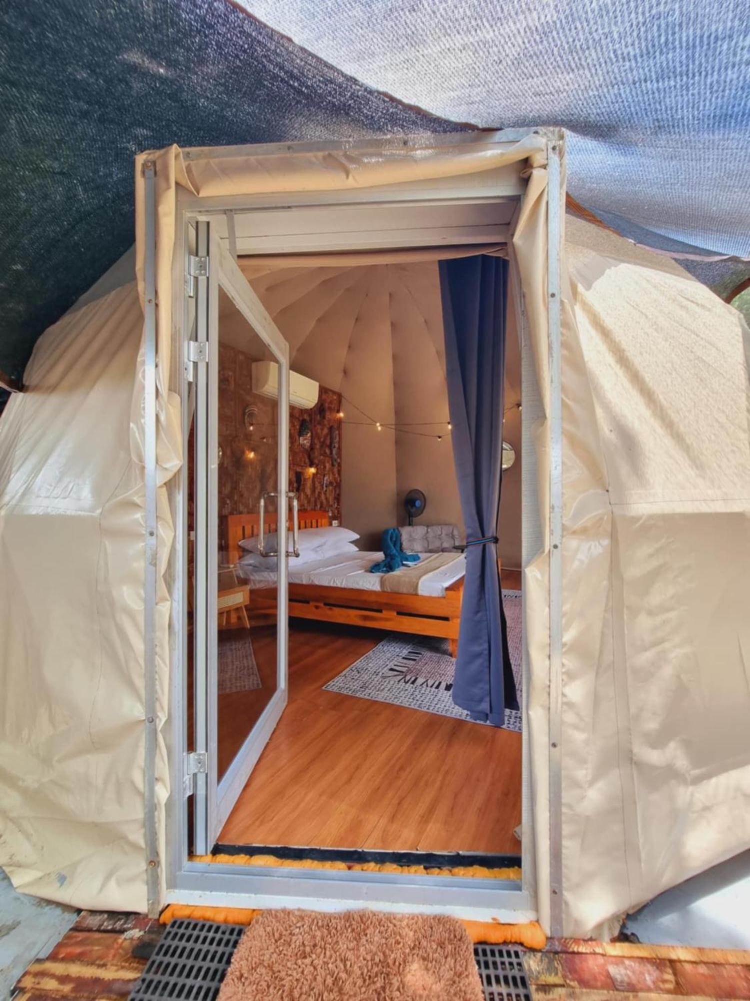 Готель Jush Native And Glamping Dauis Екстер'єр фото